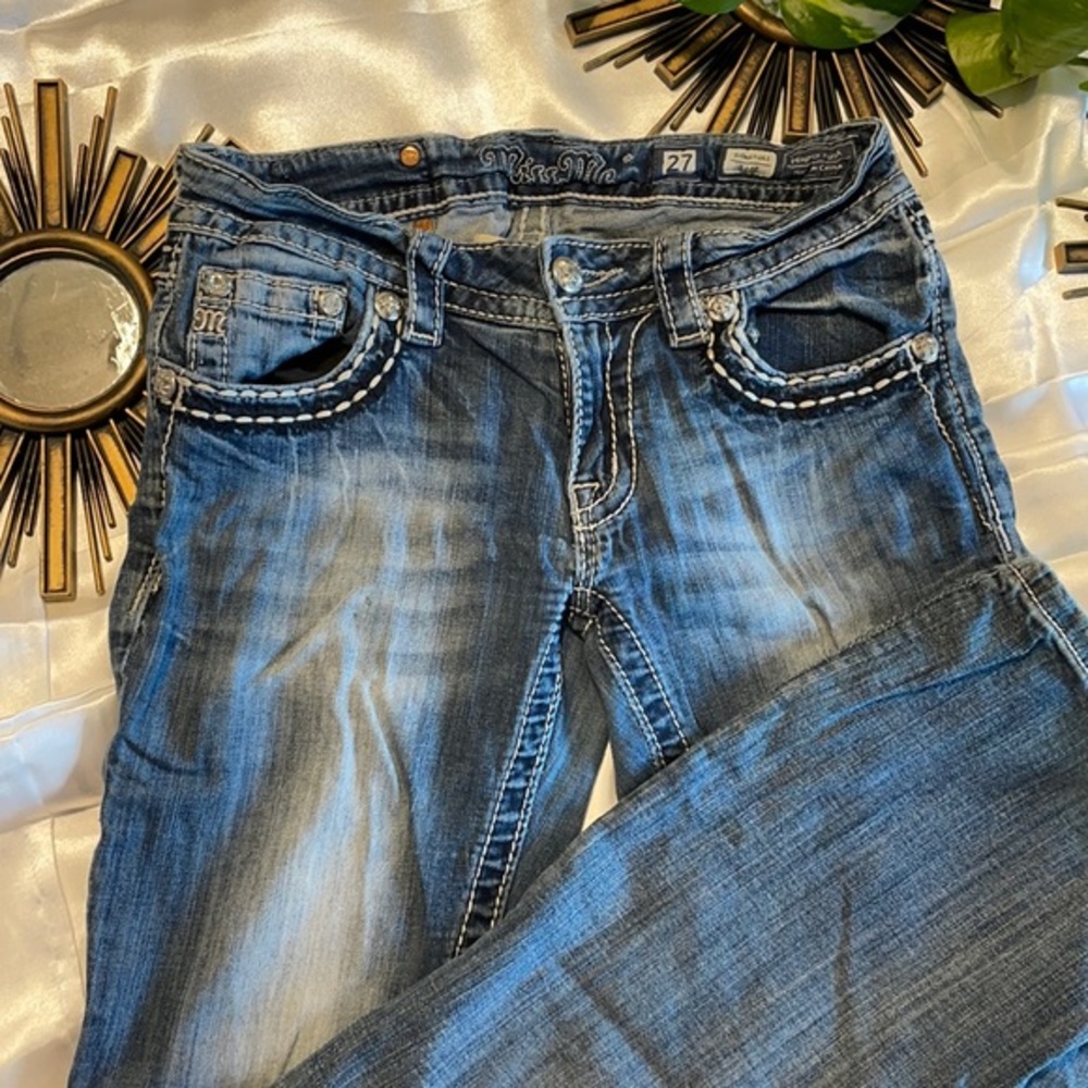 MISS ME SIGNATURE BOOT JEANS